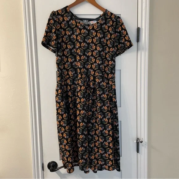 LuLaRoe Amelia - Picture 1 of 5